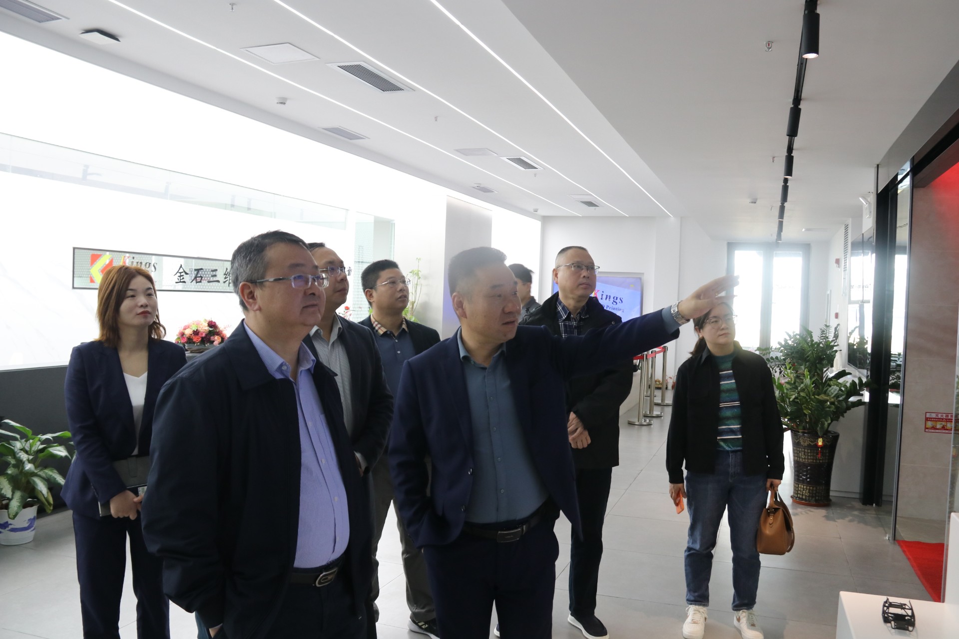 中国农业银行萍乡分行行长李建春一行莅临KY.COM开云,三维考察指导